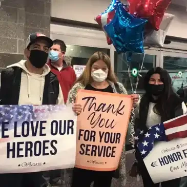 Community members thanking veterans with signs