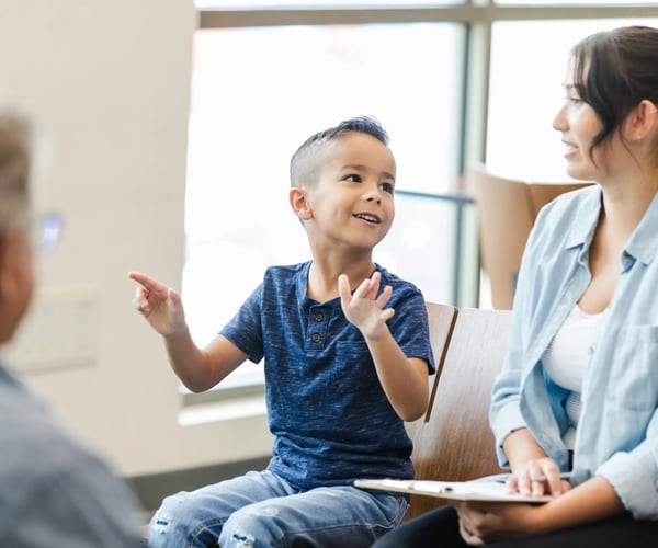 Parent and child in a supportive meeting environment